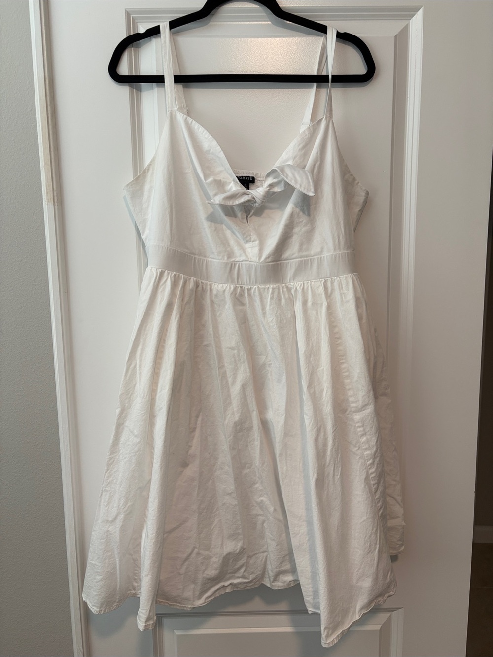TORRID White Spaghetti-Strap Sundress with bow accent *has pockets*